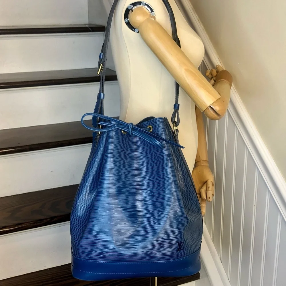LOUIS VUITTON Epi Leather LV Noe GM Toledo Blue Drawstring Bucket Shoulder Bag
